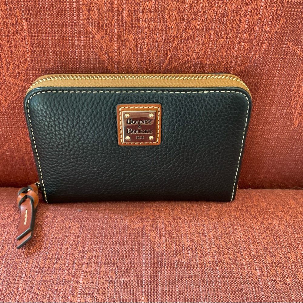 Dooney & Bourke Medium Zip Around Wallet